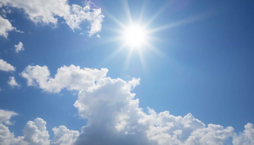 आसमान नीला क्यों दिखाई देता है? | Why Does the Sky Appear Blue in Hindi